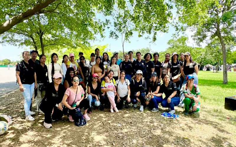  Los estudiantes de la carrera de Guía Nacional de Turismo llevaron a cabo una práctica de animación turística en el Parque Samanes