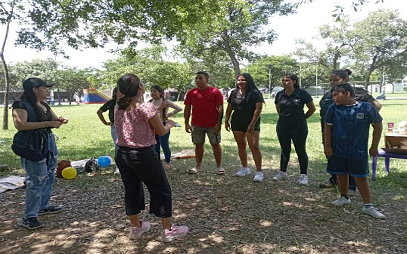  Los estudiantes de la carrera de Guía Nacional de Turismo llevaron a cabo una práctica de animación turística en el Parque Samanes