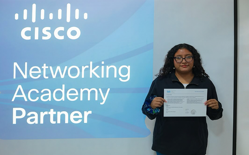  Estudiantes de Software asisten a curso de IT Essentials.