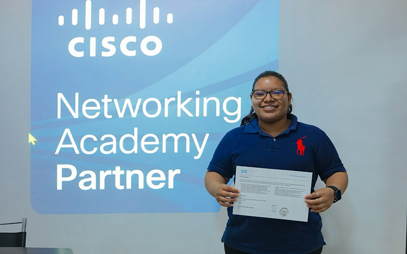  Estudiantes de Software asisten a curso de IT Essentials.