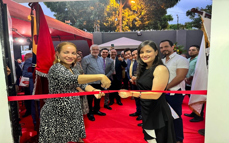  Autoridades de UBE e ITB participaron en la inauguración de Buckingham English Center