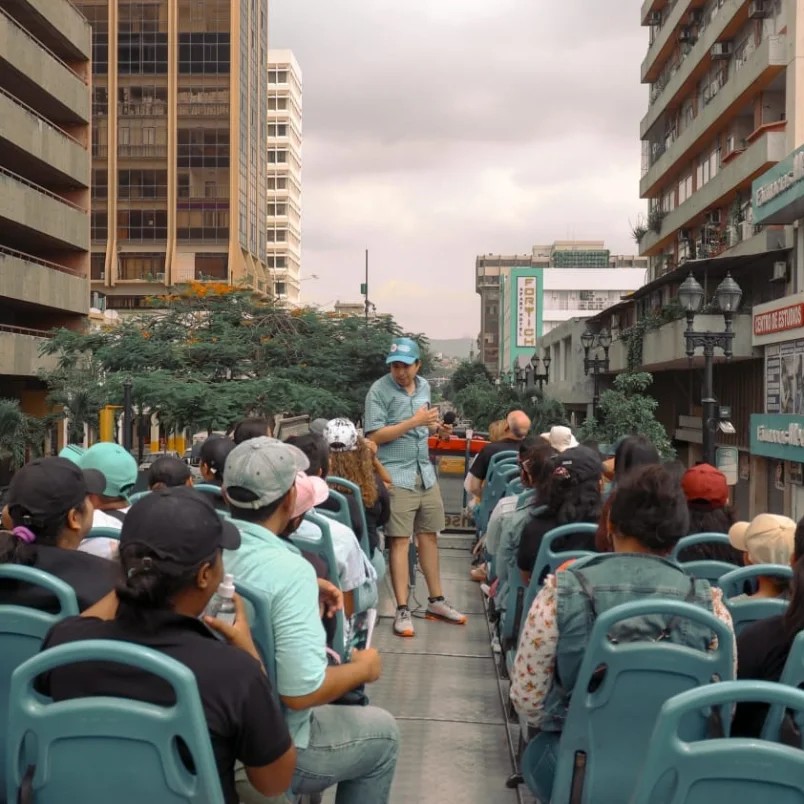 Estudiantes de ITB realizan recorrido turístico en lugares emblemáticos de Guayaquil.