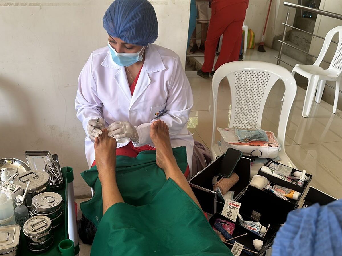 Estudiantes de Podología realizan brigadas gratuitas en Santa Elena