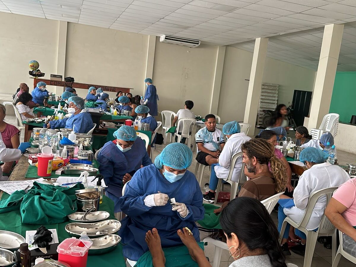 Estudiantes de Podología realizan brigadas gratuitas en Santa Elena