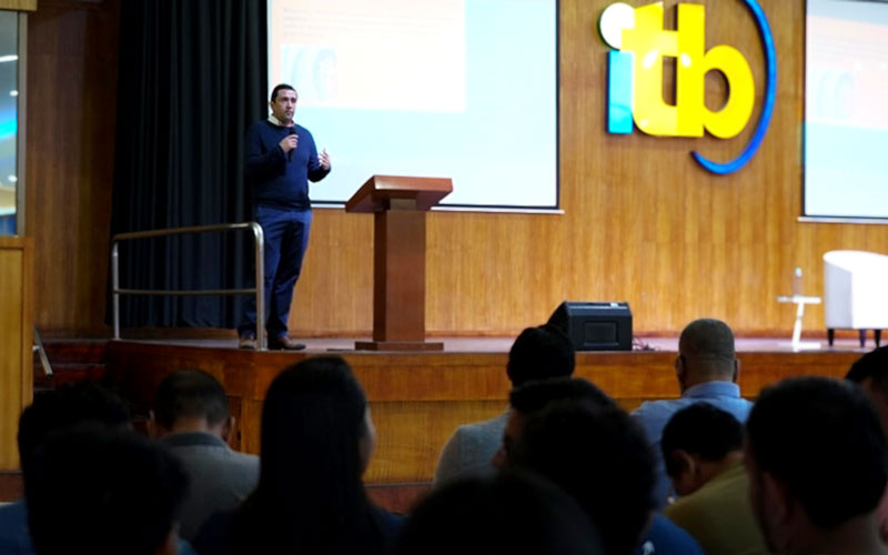 II Simposio Internacional de Profesionales Automotrices reúne a más de 100 asistentes. 