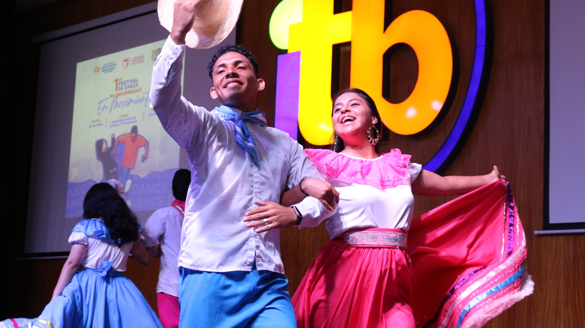 Más de 200 espectadores disfrutaron del Primer Festival de Danza "Mi Universidad en Movimiento"