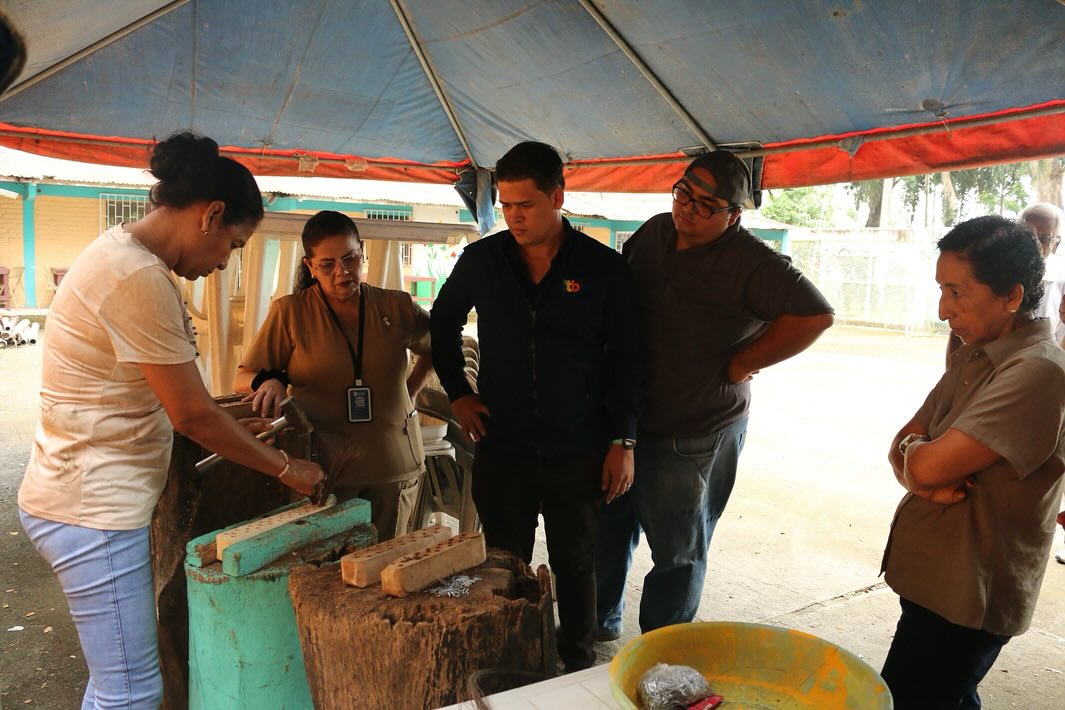 Directivos del Instituto Superior Universitario Bolivariano de Tecnología (ITB) visitaron el Centro Gerontológico Ocupacional
