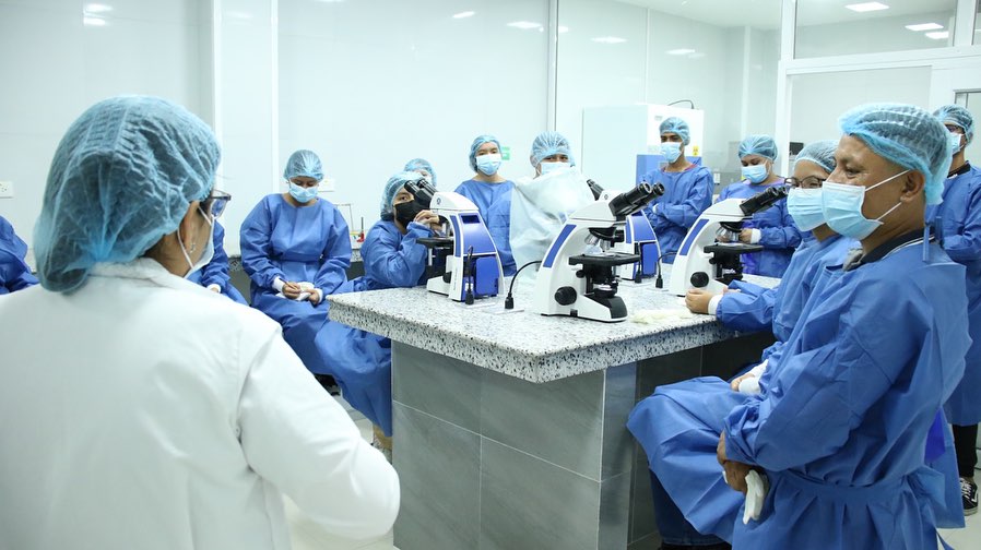 Más de 50 personas vivieron la experiencia de ser un profesional en Laboratorio Clínico por 1 día