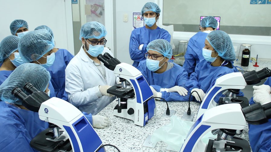 Más de 50 personas vivieron la experiencia de ser un profesional en Laboratorio Clínico por 1 día