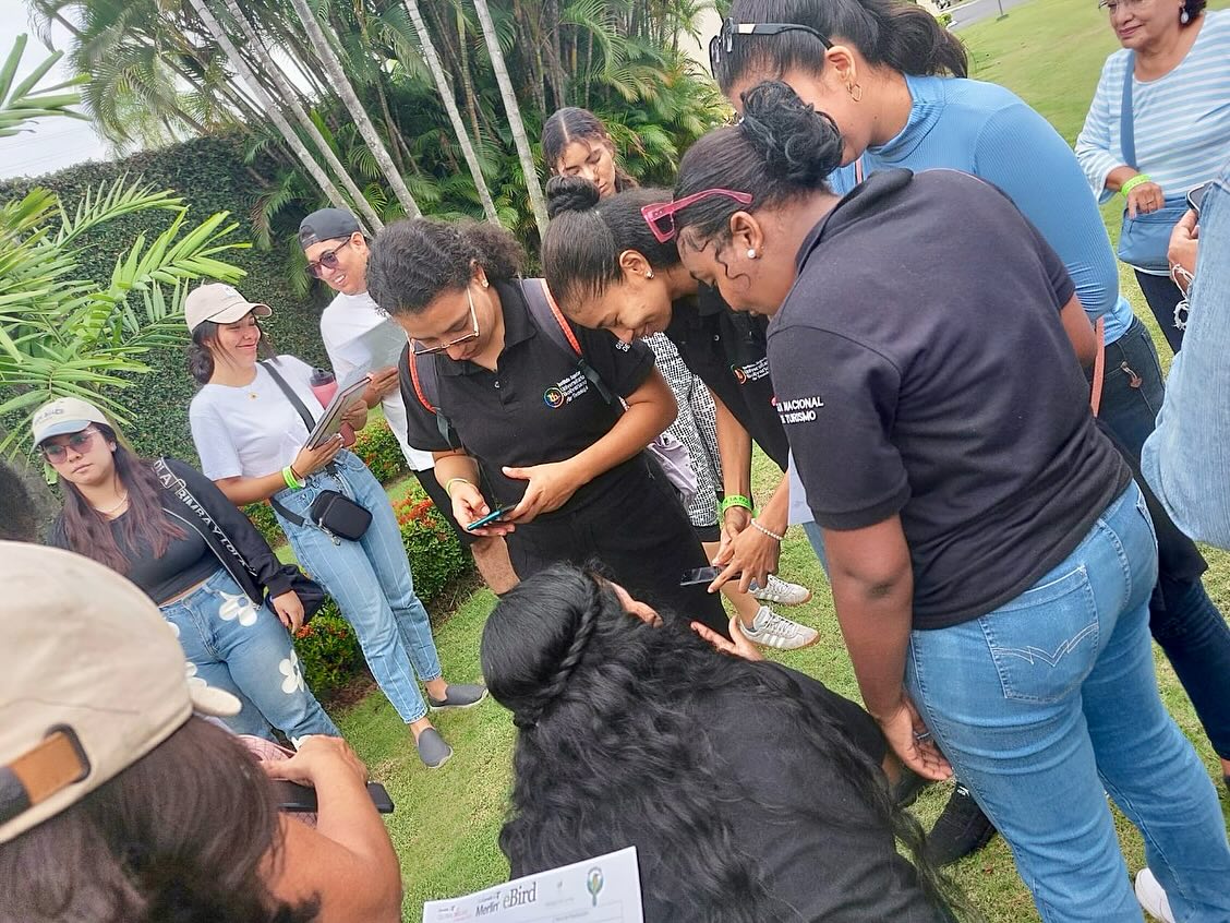  Estudiantes de turismo alcanzan tercer lugar en conteo de aves del Global Big Day en Guayas.