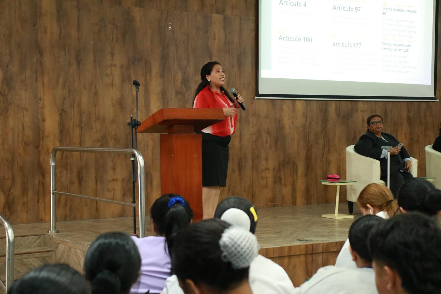Estudiantes de la FASSS aprenden sobre la importancia de la correcta gestión de residuos hospitalarios