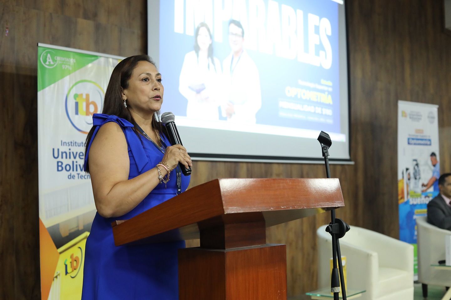 Lanzamiento exitoso del libro “Manual de Procedimientos Clínicos y Guías Diagnósticas” y primer simposio de Ojo Seco en la carrera de Optometría