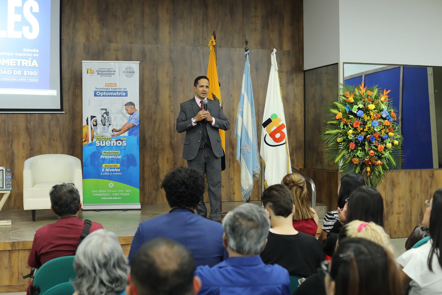 Lanzamiento exitoso del libro “Manual de Procedimientos Clínicos y Guías Diagnósticas” y primer simposio de Ojo Seco en la carrera de Optometría