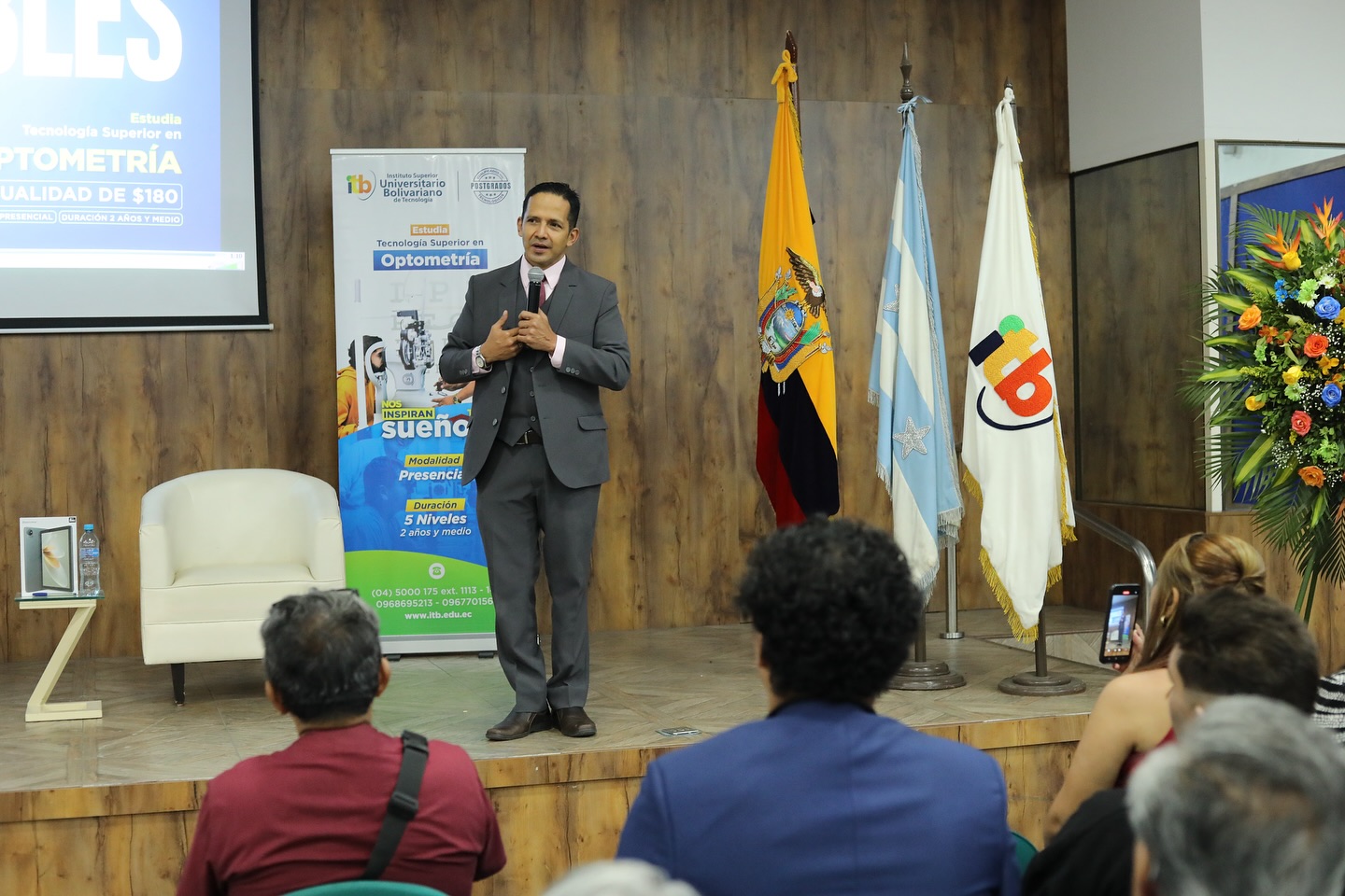 Lanzamiento exitoso del libro “Manual de Procedimientos Clínicos y Guías Diagnósticas” y primer simposio de Ojo Seco en la carrera de Optometría