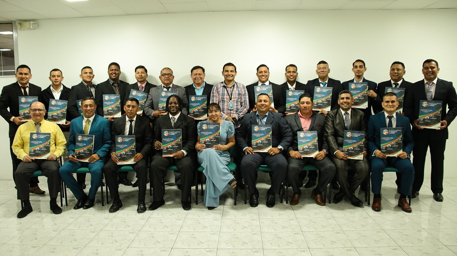 Estudiantes del grupo VT10 - A002 en Planificación y Gestión del Tránsito realizan evaluaciones finales