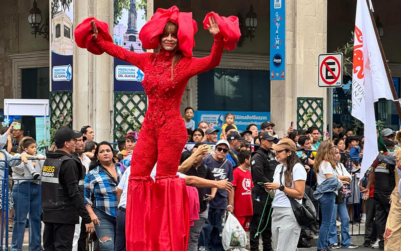 ITB en el Primer Desfile de Carros Alegóricos “Guayas se Mueve al Cambio” organizado por la Prefectura del Guayas. 