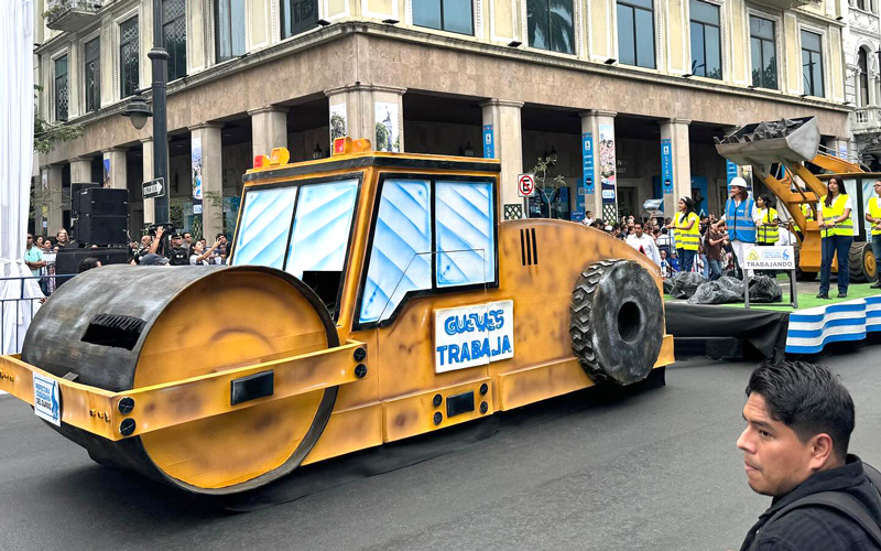 ITB en el Primer Desfile de Carros Alegóricos “Guayas se Mueve al Cambio” organizado por la Prefectura del Guayas. 