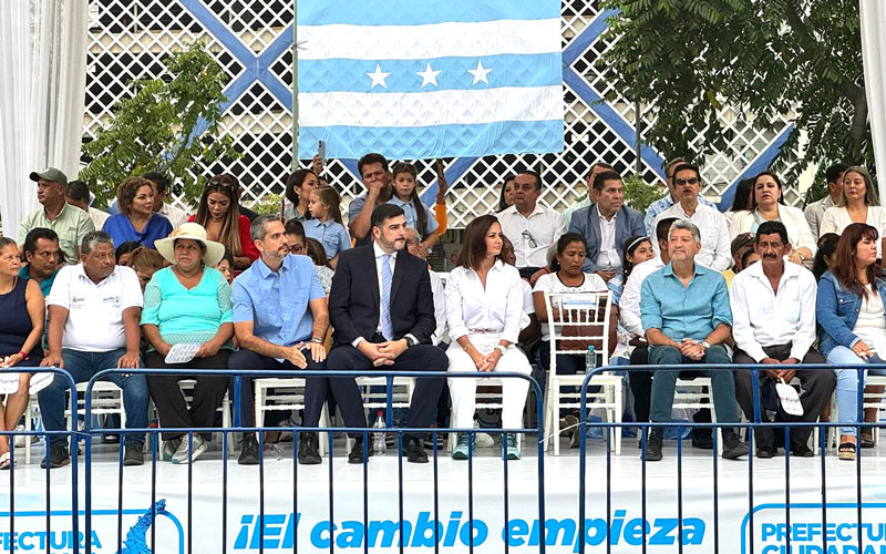 ITB en el Primer Desfile de Carros Alegóricos “Guayas se Mueve al Cambio” organizado por la Prefectura del Guayas. 