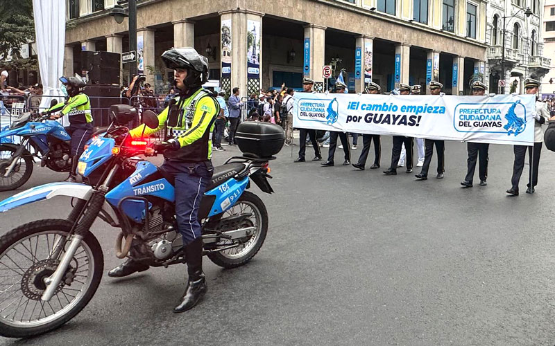 ITB en el Primer Desfile de Carros Alegóricos “Guayas se Mueve al Cambio” organizado por la Prefectura del Guayas. 