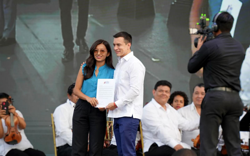Estudiantes del ITB asistieron a Sesión Solemne por los 489 años de Fundación de Guayaquil. 