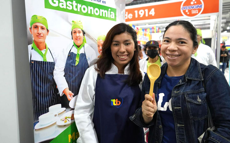 Los estudiantes de la carrera Tecnología Superior en Gastronomía del ITB brillaron en Raíces 2024 