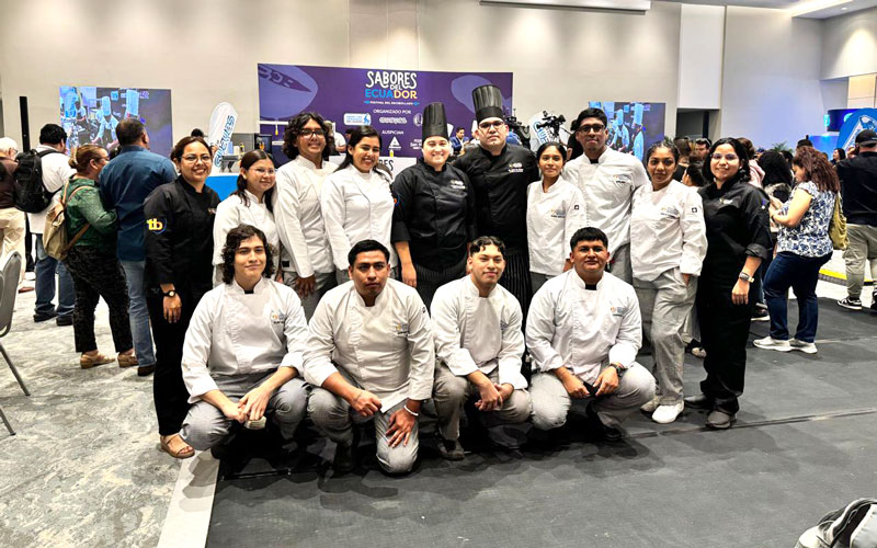 Docentes de Gastronomía del ITB participan en el Primer Festival del Encebollado en Guayaquil organizado .