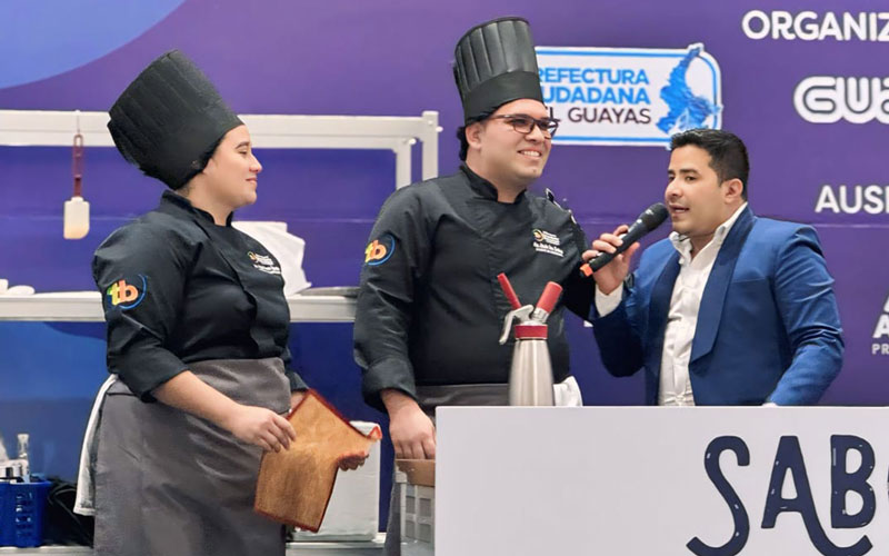 Docentes de Gastronomía del ITB participan en el Primer Festival del Encebollado en Guayaquil organizado .