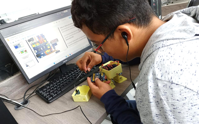 Estudiantes del ITB participan como veedores en las Regionales de las Olimpiadas Mundiales de Robótica (WRO) 2024.