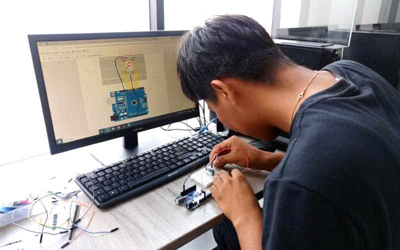 Estudiantes del ITB participan como veedores en las Regionales de las Olimpiadas Mundiales de Robótica (WRO) 2024.