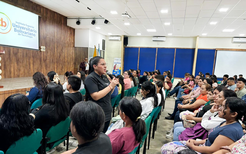 La Subdecana de la Facultad Académica de Salud y Servicios Sociales (FASSS), estuvo presente dando la bienvenida a nuestros nuevos estudiantes.