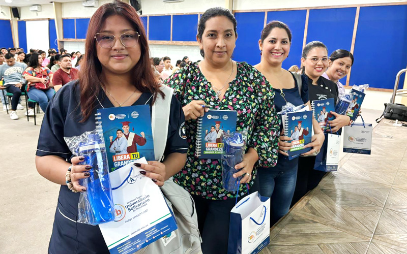 La Subdecana de la Facultad Académica de Salud y Servicios Sociales (FASSS), estuvo presente dando la bienvenida a nuestros nuevos estudiantes.