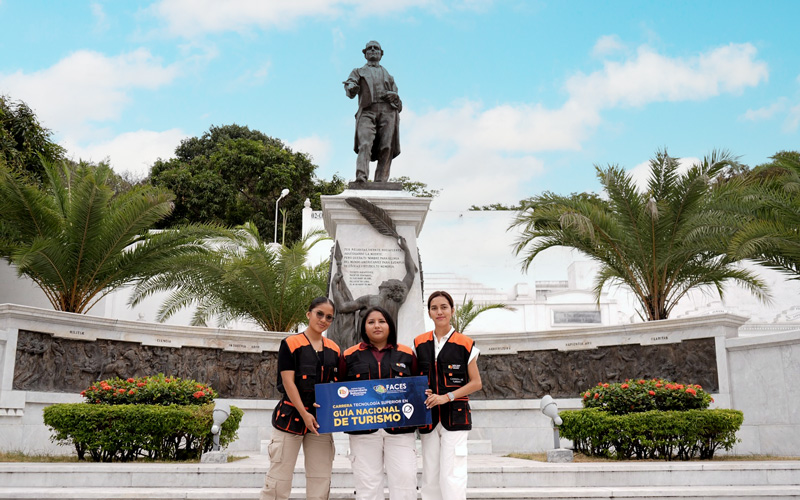 Estudiantes de Guía Nacional de Turismo culminan formación académica con proyectos innovadores. 