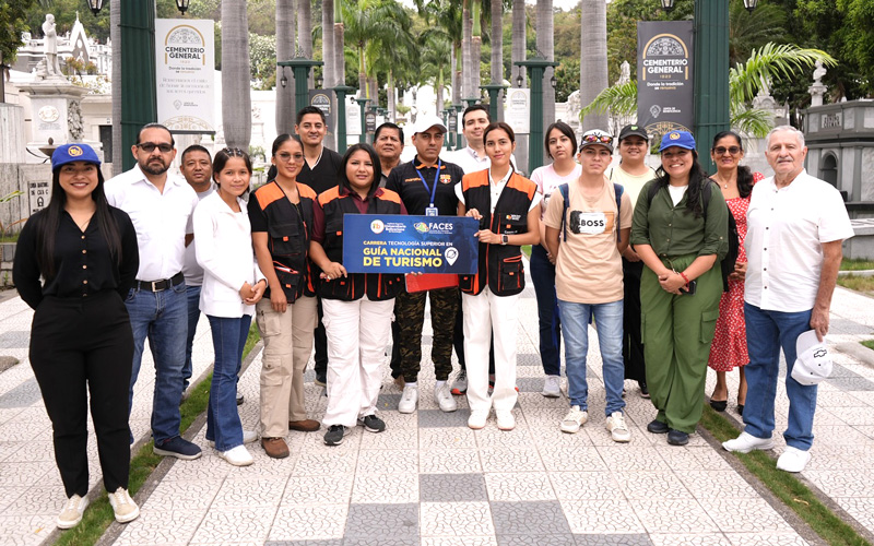Estudiantes de Guía Nacional de Turismo culminan formación académica con proyectos innovadores. 