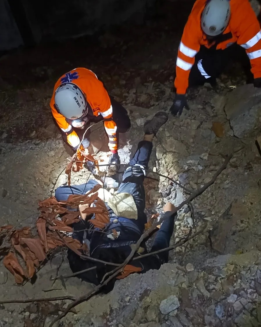 Nuestros estudiantes de la carrera de Emergencias Médicas del #MEMPN02 del ITB, participan en clases prácticas sobre estructuras colapsadas