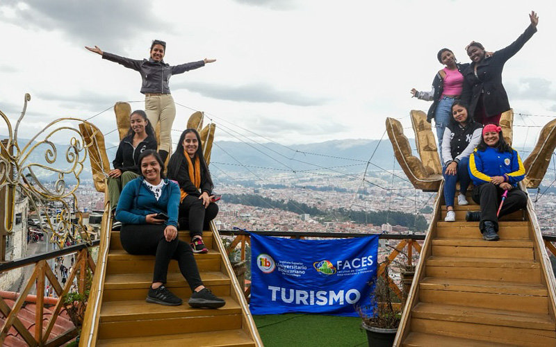 La carrera de Guía Nacional de Turismo realizó una visita técnica a las provincias de Azuay y Cañar. 