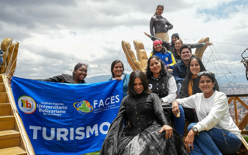 La carrera de Guía Nacional de Turismo realizó una visita técnica a las provincias de Azuay y Cañar. 