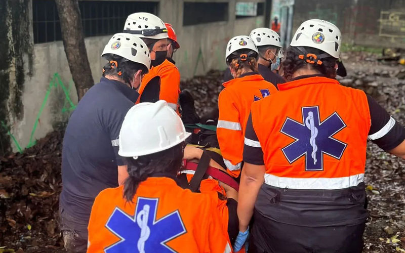 Los estudiantes del grupo #MEMPN02 de la carrera de Emergencias Médicas