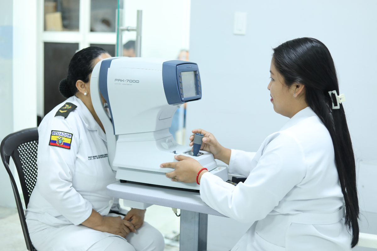 Estudiantes de Optometría del ITB participan en la Campaña Visual "Lentes con Propósito"