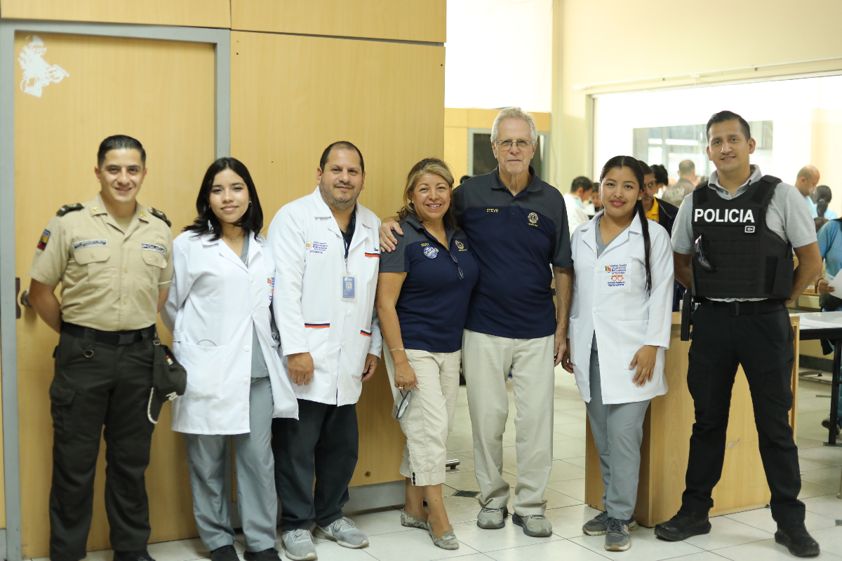 Estudiantes de Optometría del ITB participan en la Campaña Visual "Lentes con Propósito"