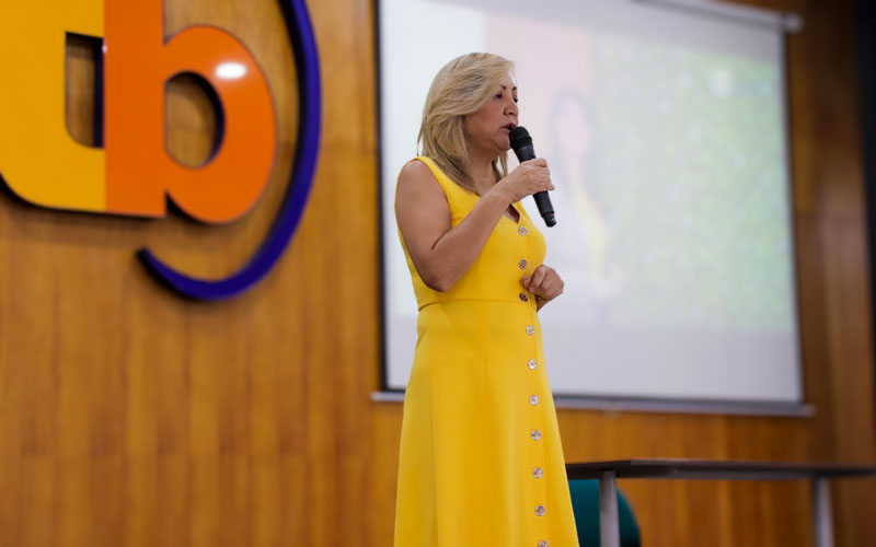 Descubre los mejores momentos de la jornada de postulación asistida a la Beca Futuro Femenino que realizó el ITB a más de 400 mujeres.