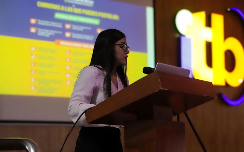 Descubre los mejores momentos de la jornada de postulación asistida a la Beca Futuro Femenino que realizó el ITB a más de 400 mujeres.