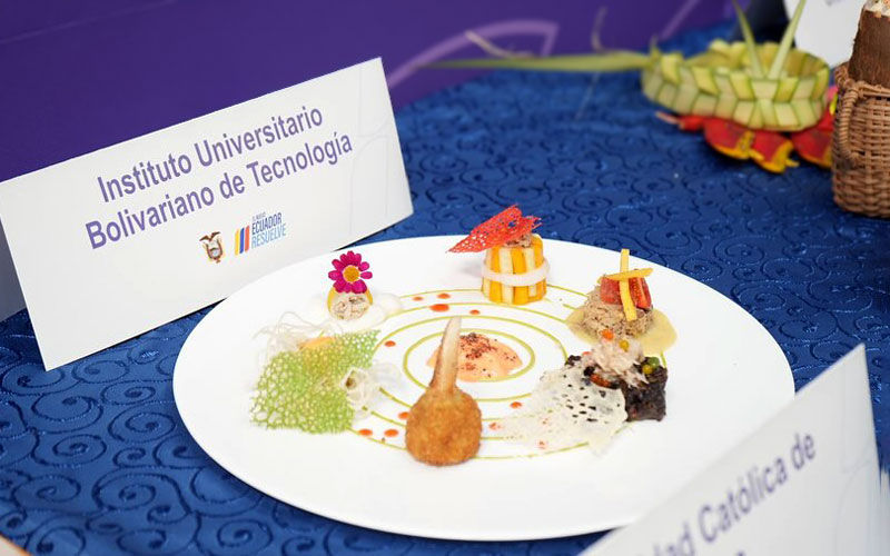 Mira los mejores momentos de nuestros alumnos de las carreras de Tecnología Superior en Gastronomía y Tecnología Superior en Guía Nacional de Turismo 