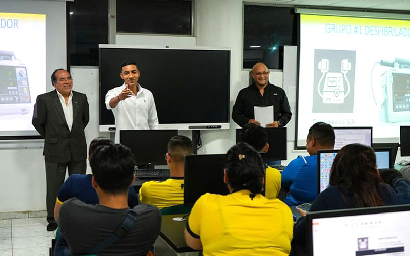 Revive los mejores momentos del plan innovador para equipar un quirófano, presentado por estudiantes de Equipos Biomédicos del ITB. 