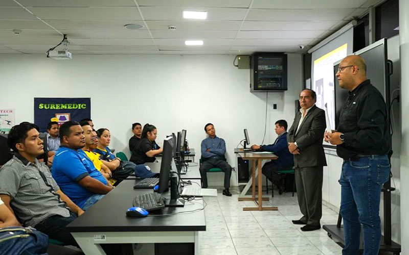 Revive los mejores momentos del plan innovador para equipar un quirófano, presentado por estudiantes de Equipos Biomédicos del ITB. 