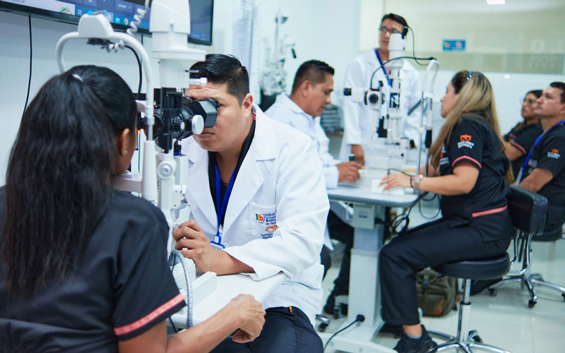 ¡Conviértete en un líder de la salud visual en ITB! 