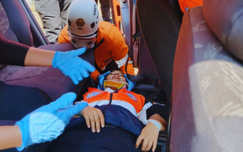 Estudiantes del grupo #EMPE04 de la carrera de Emergencias Médicas llevaron a cabo una emocionante práctica de emergencias y rescate