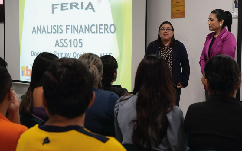 ¡Nuestros futuros administradores en acción!