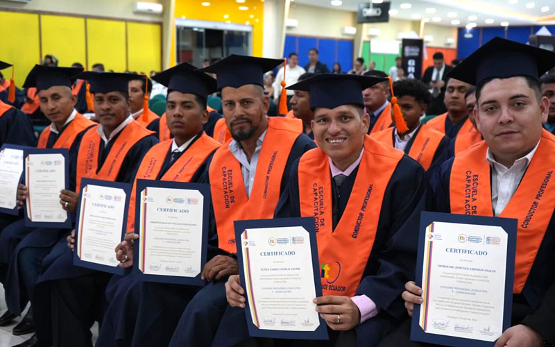 244 estudiantes de Conduce Ecuador del ITB celebraron su graduación como licenciados profesionales