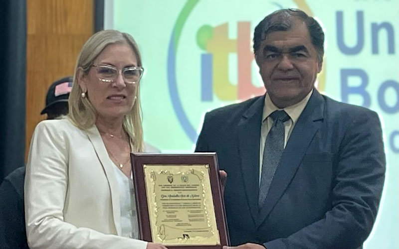 Autoridades santiarias y candidatos a asambleístas se reúnen en el "Primer Taller por la Salud" en el ITB. 