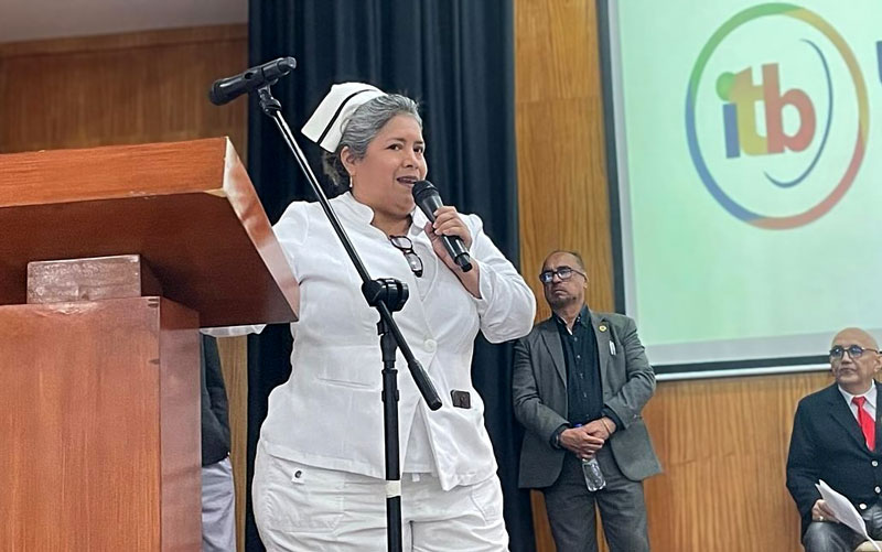 Autoridades santiarias y candidatos a asambleístas se reúnen en el "Primer Taller por la Salud" en el ITB. 